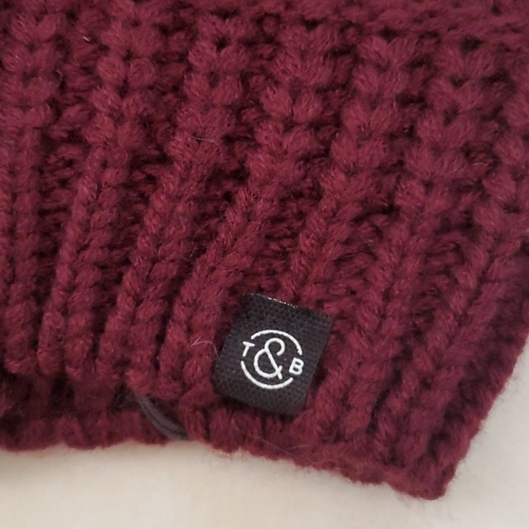 NWT Treasure & Bond Maroon Chunky Knit Pom Beanie - Picture 3 of 9